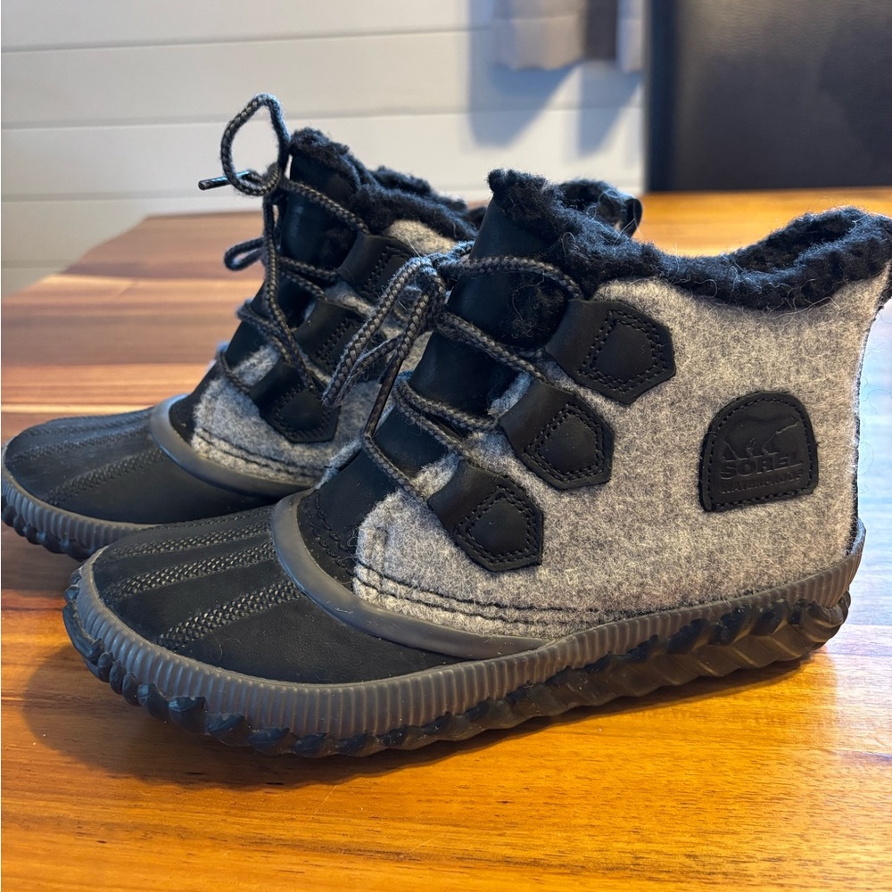 Sorel Out and About duck boot women’s size 7
